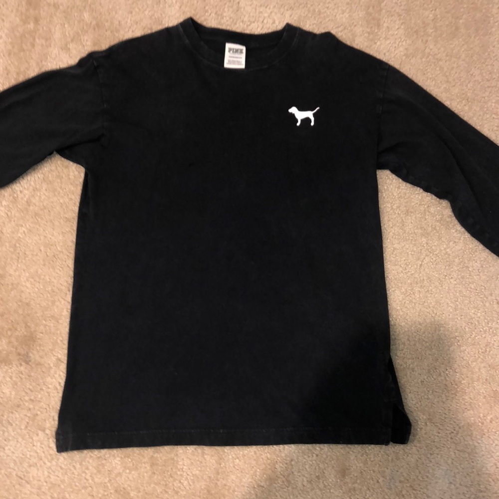 Grey long sleeve pink vs shirt.